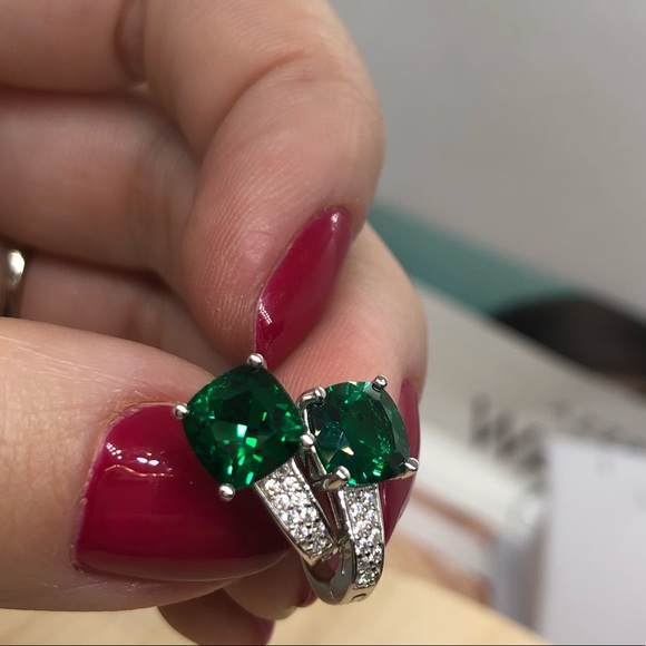 🌟 Emerald Silver Earrings - Picture 5 of 7